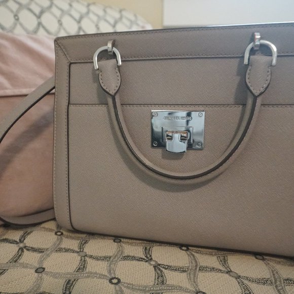 michael kors light grey purse
